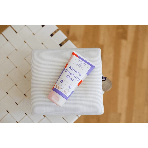 Alvi ®x Womatics Borstvoedingsset: Borstvoedingskussen To Go & Mama Cooling Gel - Afbeelding 2